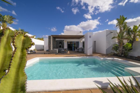 Excellent Playa Blanca Villa - 4 Bedrooms - Villa Mestana - Modern Interiors - Sea and Mountain Views